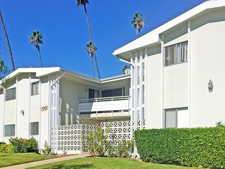 1700 Huntington Dr — Photo 12