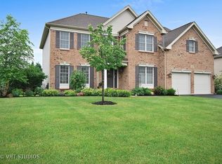 415 Lake Run Ln, North Aurora, IL 60542