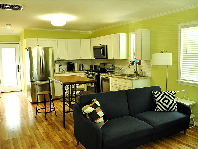 4723 Polk St — Photo 2