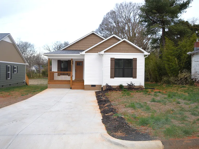620 W Bell St — Photo 1