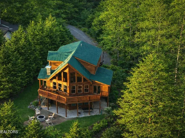 643 Forest Dr, Pigeon Forge, TN 37863