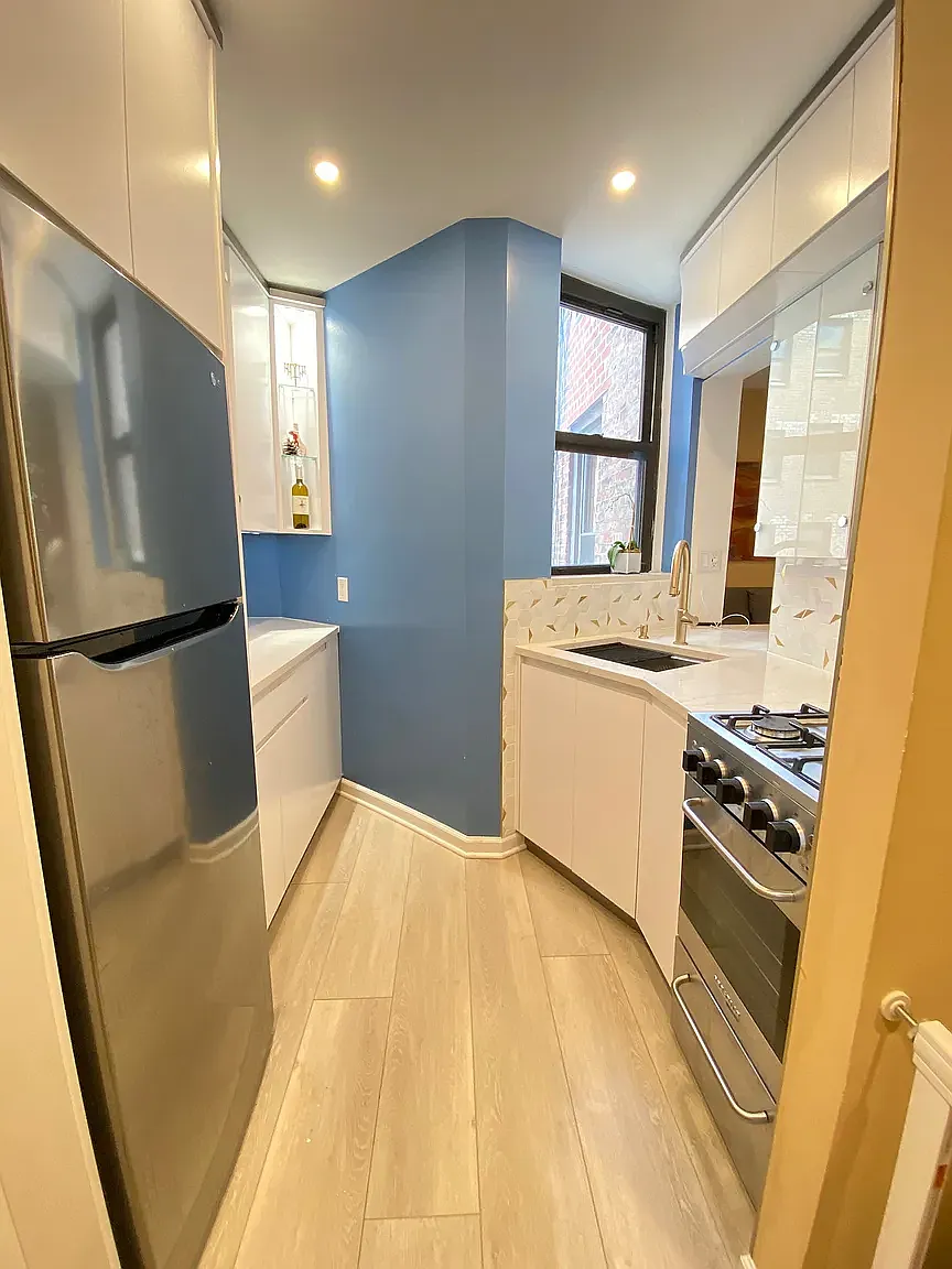 236 East 28th Street — Photo 4