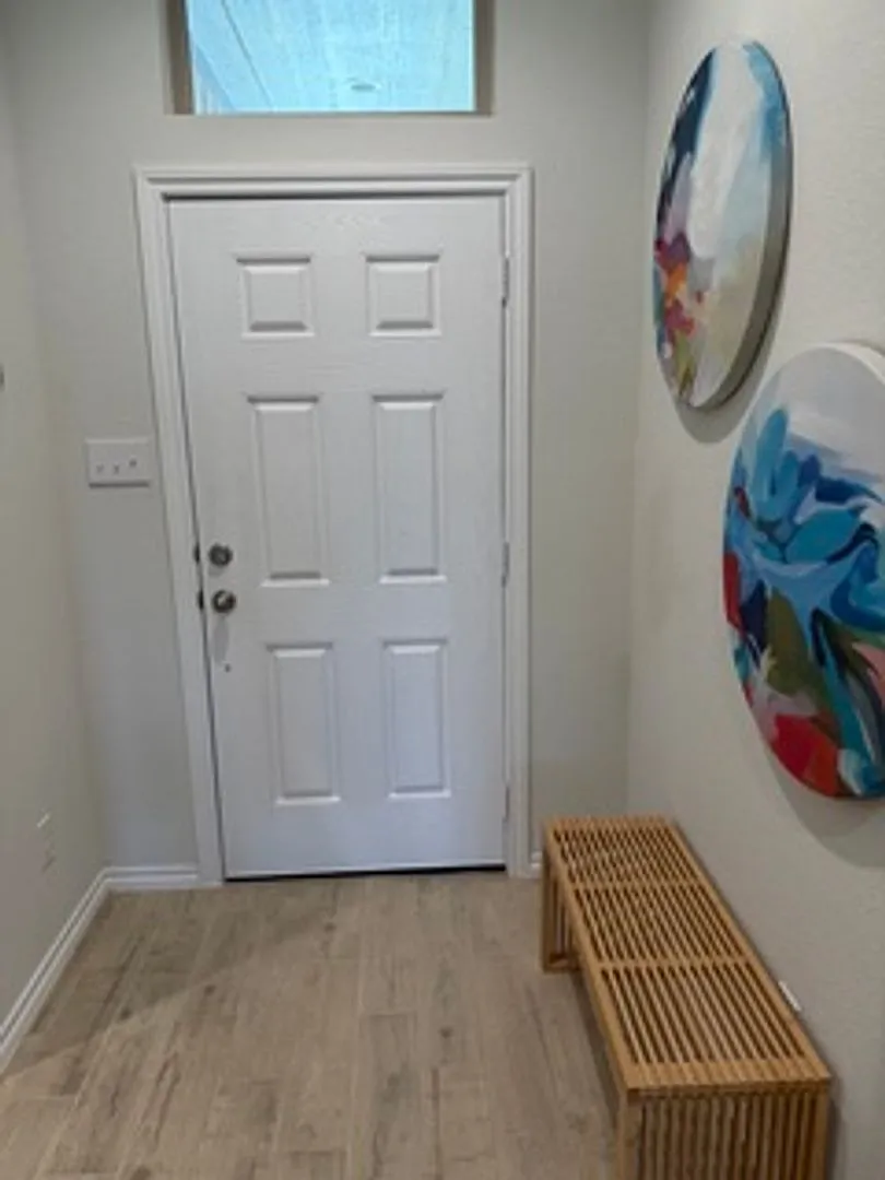 Contemporary in Cleburne — Photo 4