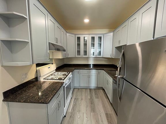 4th image of 3010 Fulton St #8