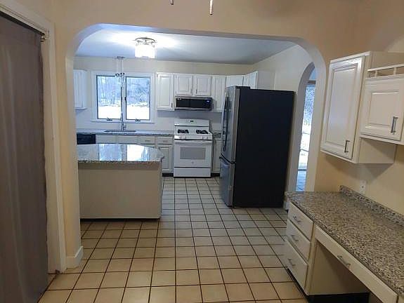 3rd image of 22 Sunnybrook Dr