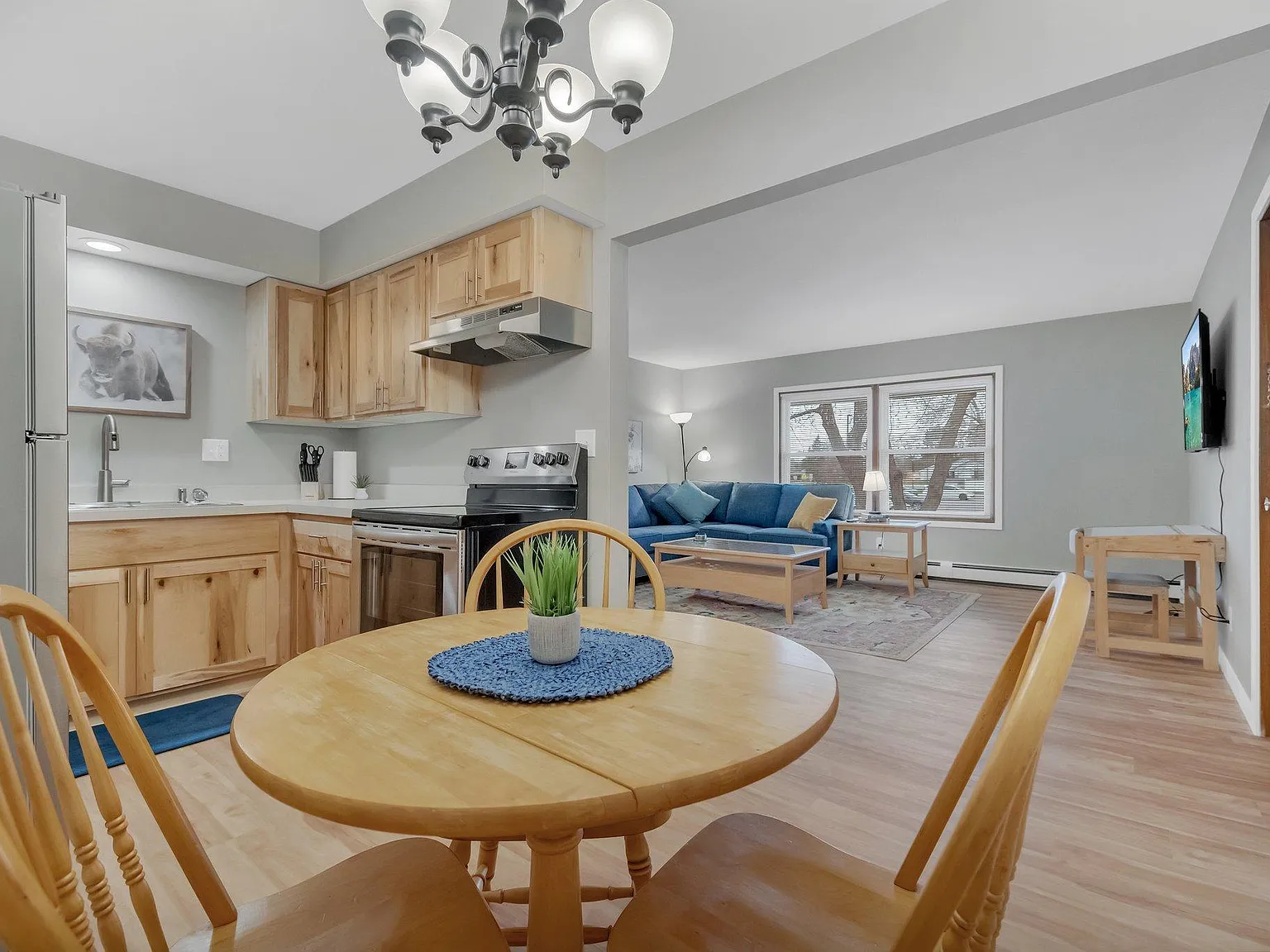 2 bed, 800 sqft, $1,875 — Photo 1