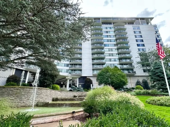 1 Claridge Dr Apt 1000 BLDG 1 #1000, Verona Twp., NJ 07044