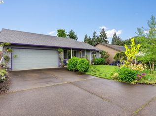 382 S 70th Pl, Springfield, OR 97478