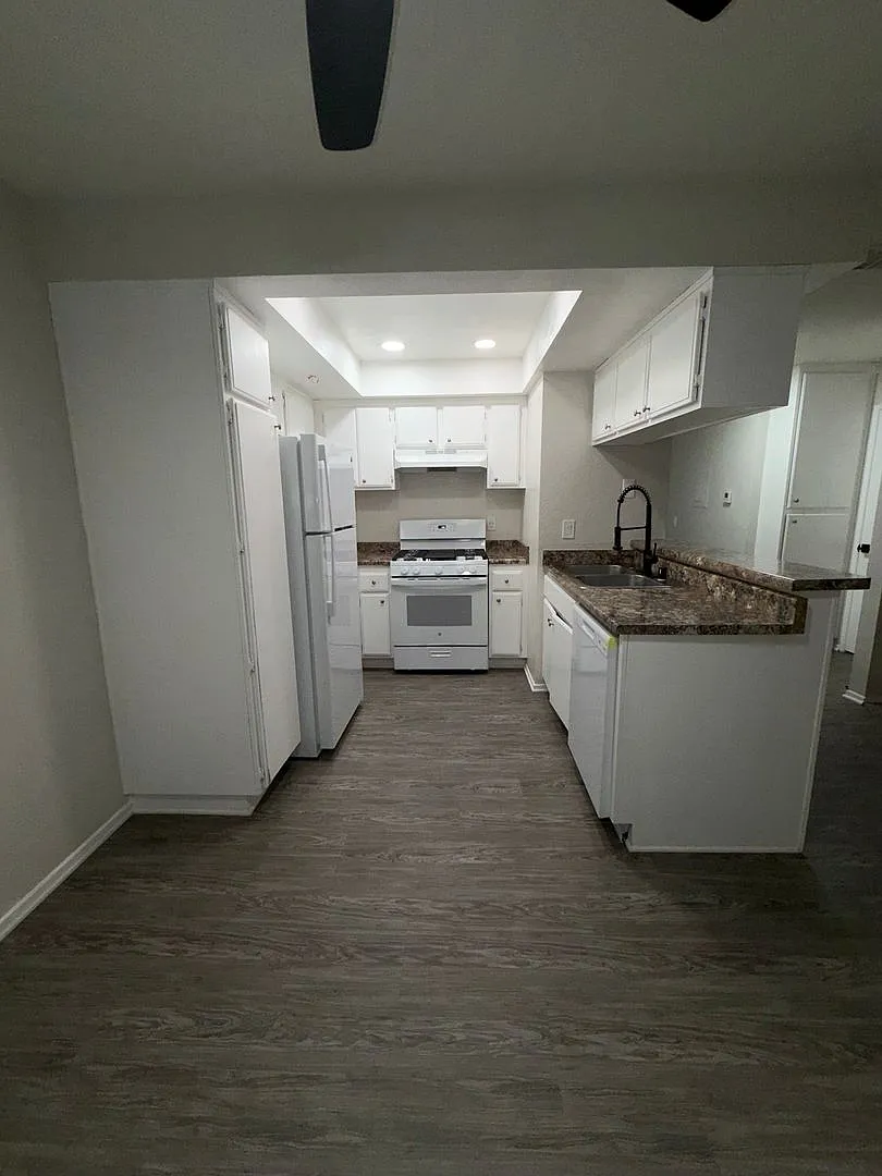 Only One Left! Beautiful 2 Bedroom 2 Bathroom — Photo 3