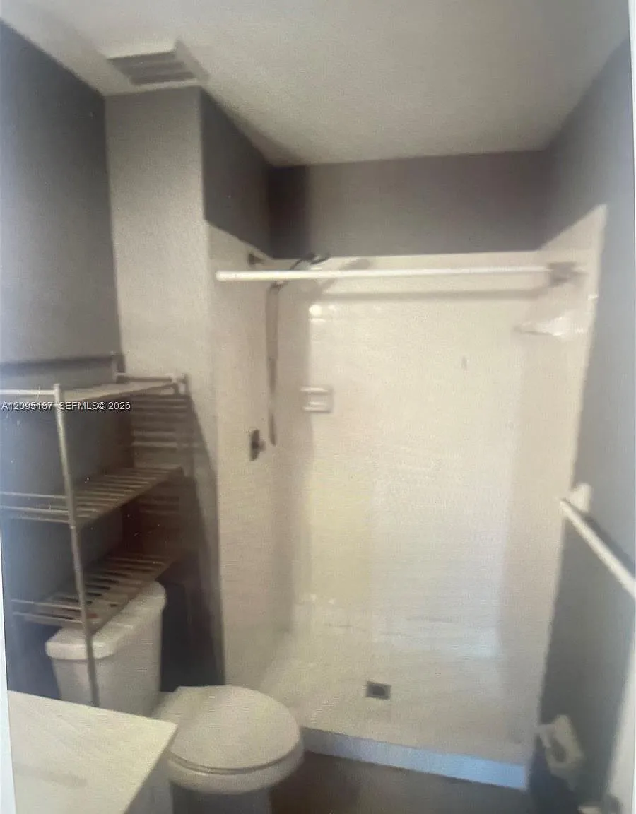 Rozland Condo — Photo 4