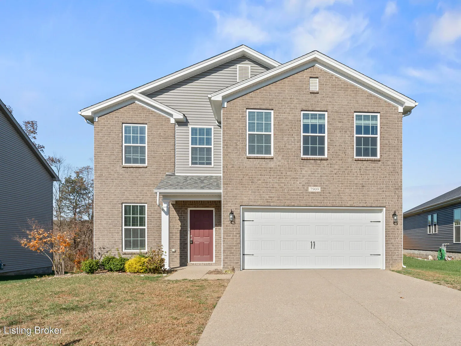 4 bed, 2.5 bath, 2336 sqft, $2,200 — Photo 2
