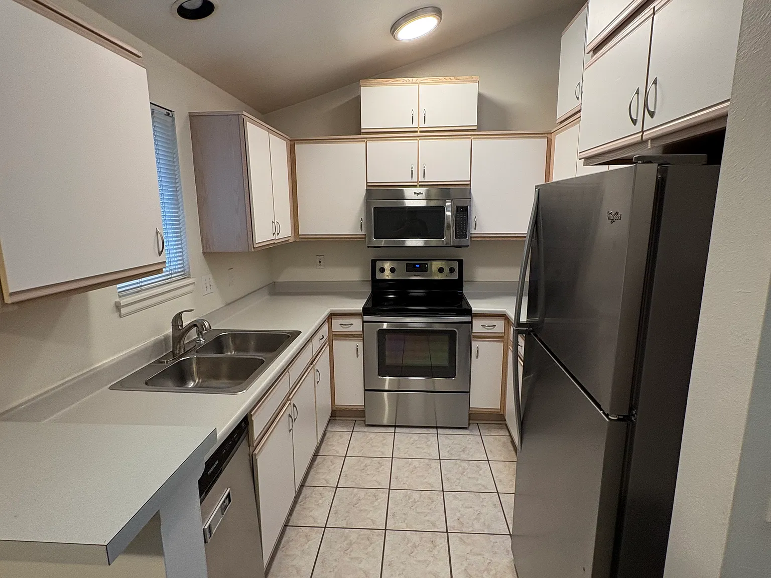 3 bed, 1100 sqft, $2,795 — Photo 1