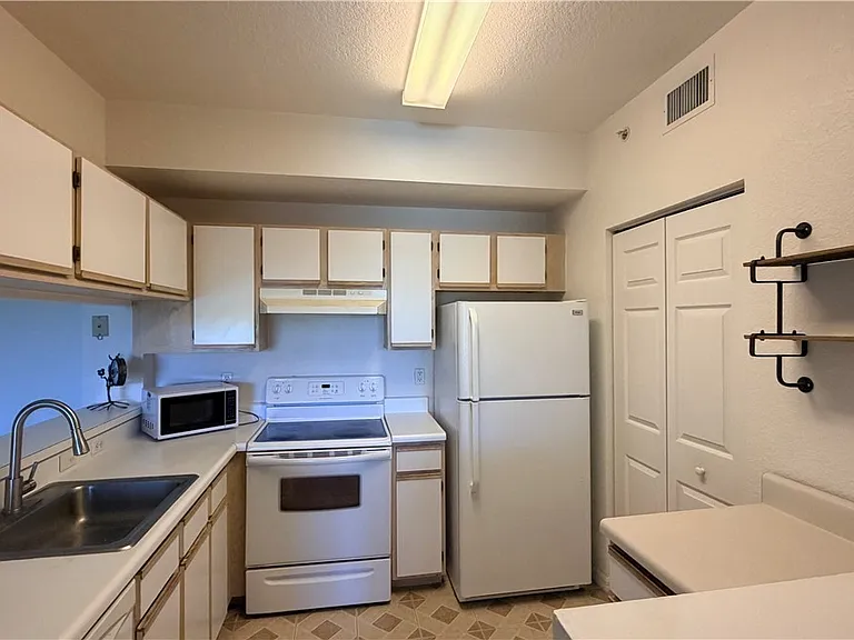 6490 Aragon Way #205 — Photo 26