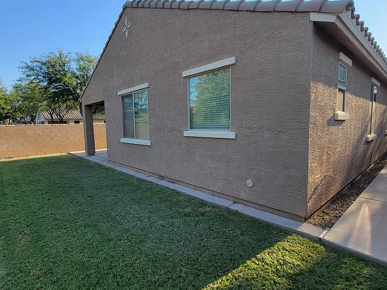 3907 S Vineyard Ave — Photo 19