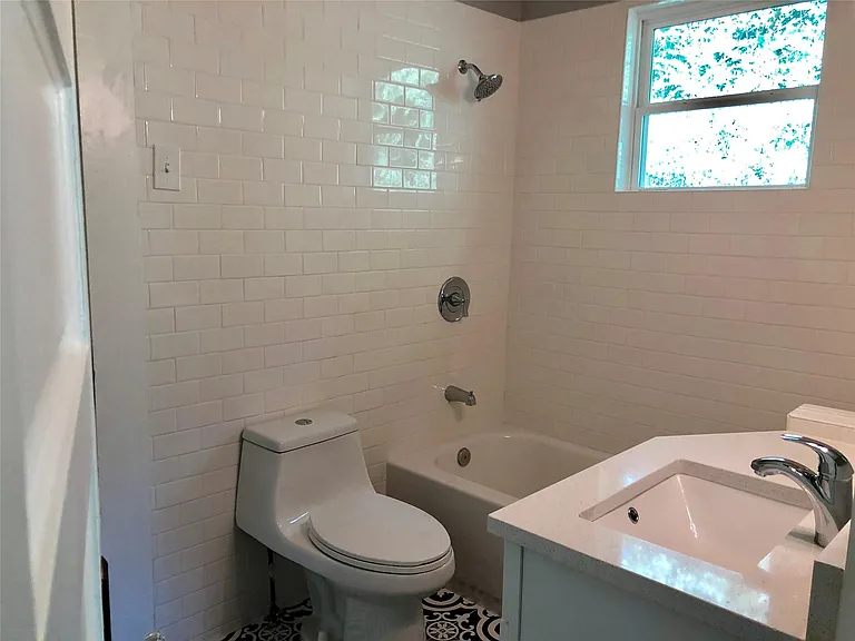 15830 Lowell — Photo 11