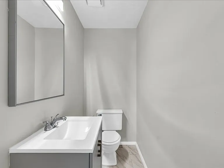 8 Ross — Photo 42