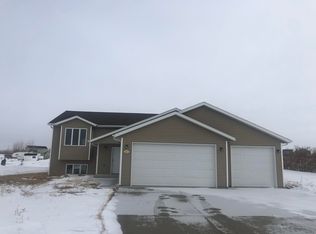 5412 Beaver Creek Rd, Bismarck, ND 58504