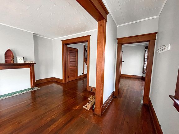 4th image of 410 Warren St