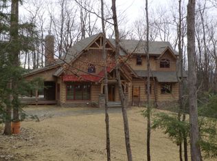 1077 Ponderosa Dr, Greentown, PA 18426