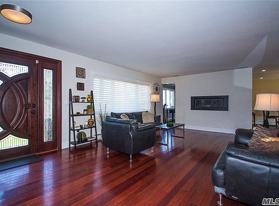 4th image of 551 Pease Ln