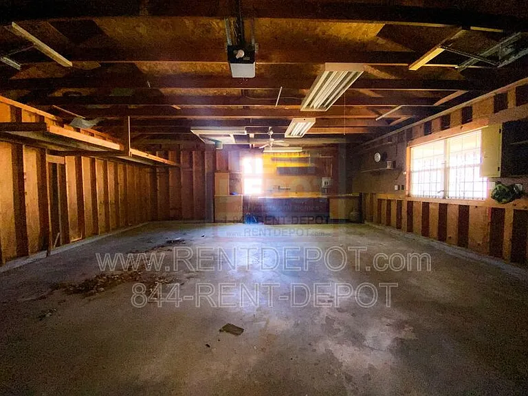 2719 Vogel Rd — Photo 12