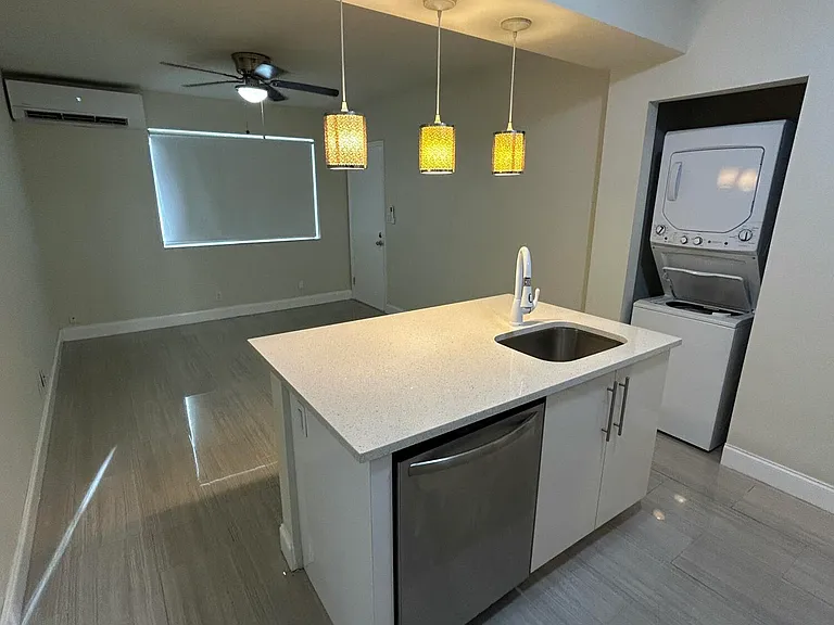 916 NE 15th Ave #3 — Photo 6