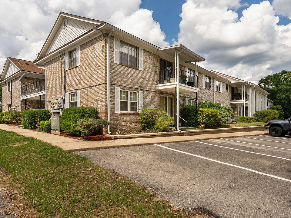 1st image of 101 Country Club Dr #101