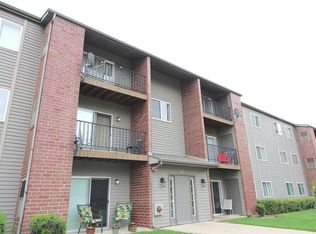 727 Elm Ln APT 108, Woodstock, IL 60098