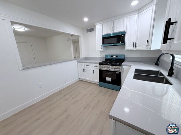 4th image of 762 Woodward Ave
