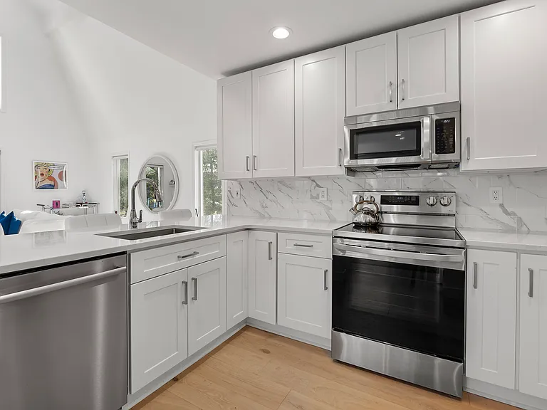 5 Cowhill Ln — Photo 6