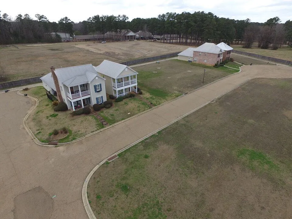 304 Hamilton Ct photo 1