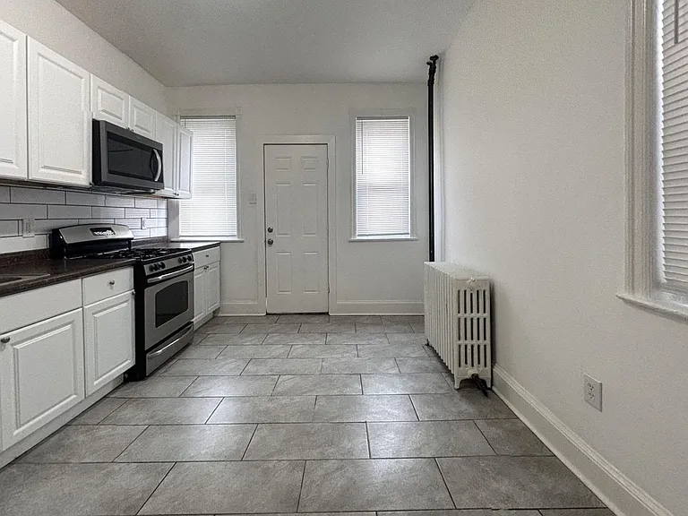 426 N Robinson St — Photo 11