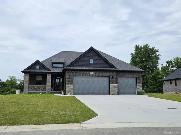 3072 Regatta Dr, Saint Clair, MI 48079