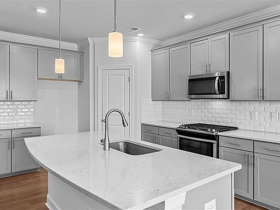 3rd image of 5005 Alton Dr