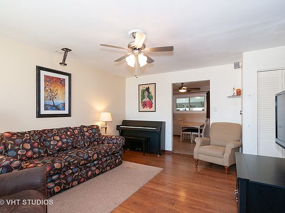 2nd image of 33 W Altgeld Ave