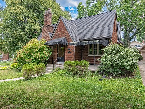 2nd image of 358 Lonsdale Ave