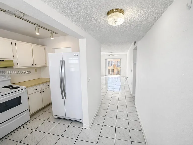 1630 W 46th St #514B — Photo 3