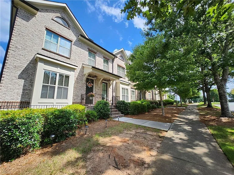 1323 Faircrest Way — Photo 1