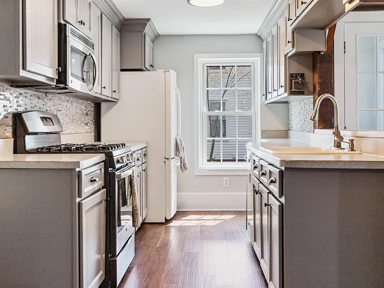 33 Exeter Rd — Photo 15