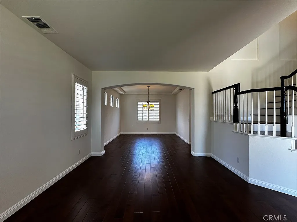 5 bed, 3675 sqft, $4,600 — Photo 3