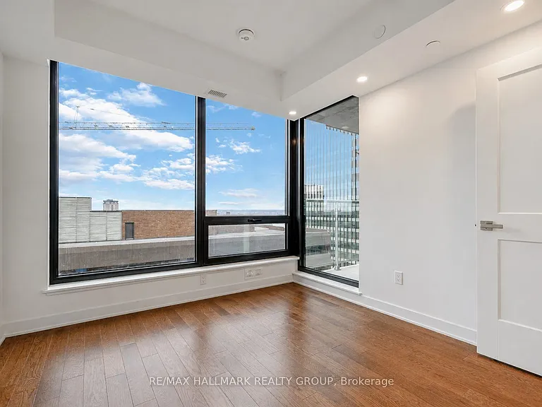 340 Queen St #1502 — Photo 6