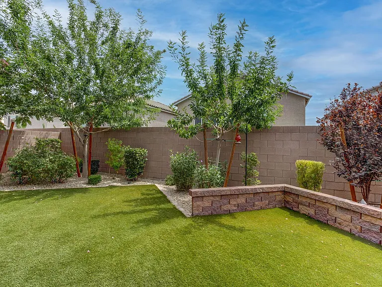 9020 Nopah Peak Ct — Photo 36