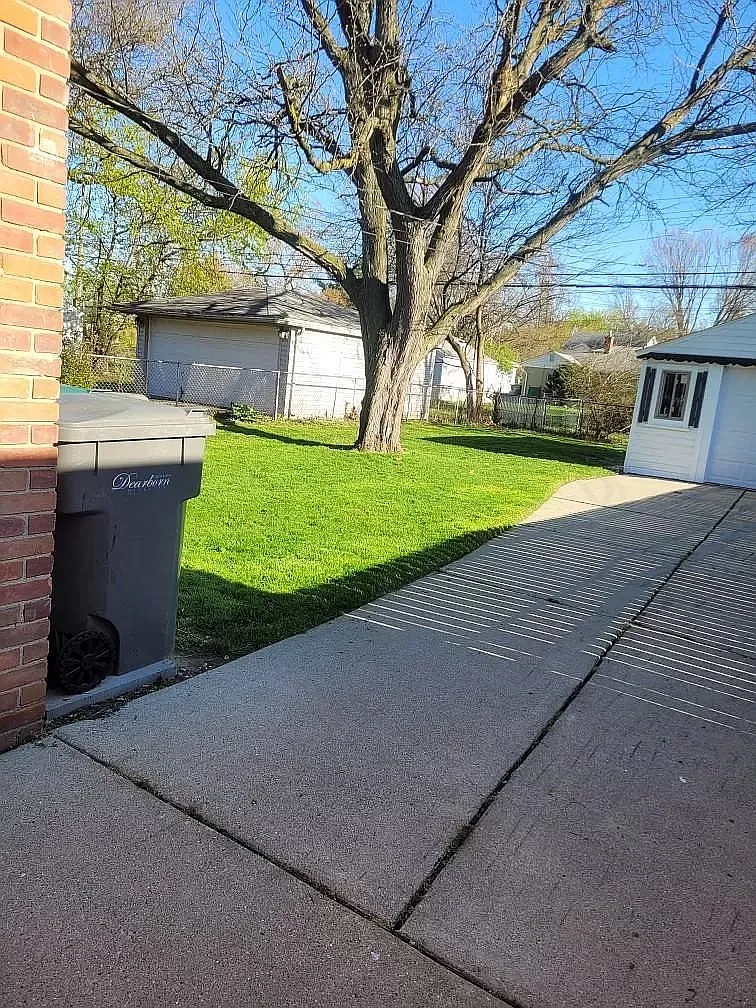 3 bed, 1094 sqft, $1,675 — Photo 3