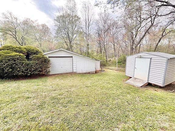 4th image of 616 Swanson Dr SW