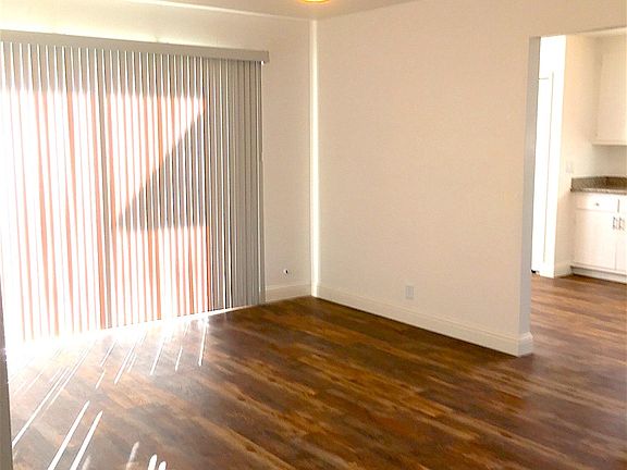 Living Room - unfurnished