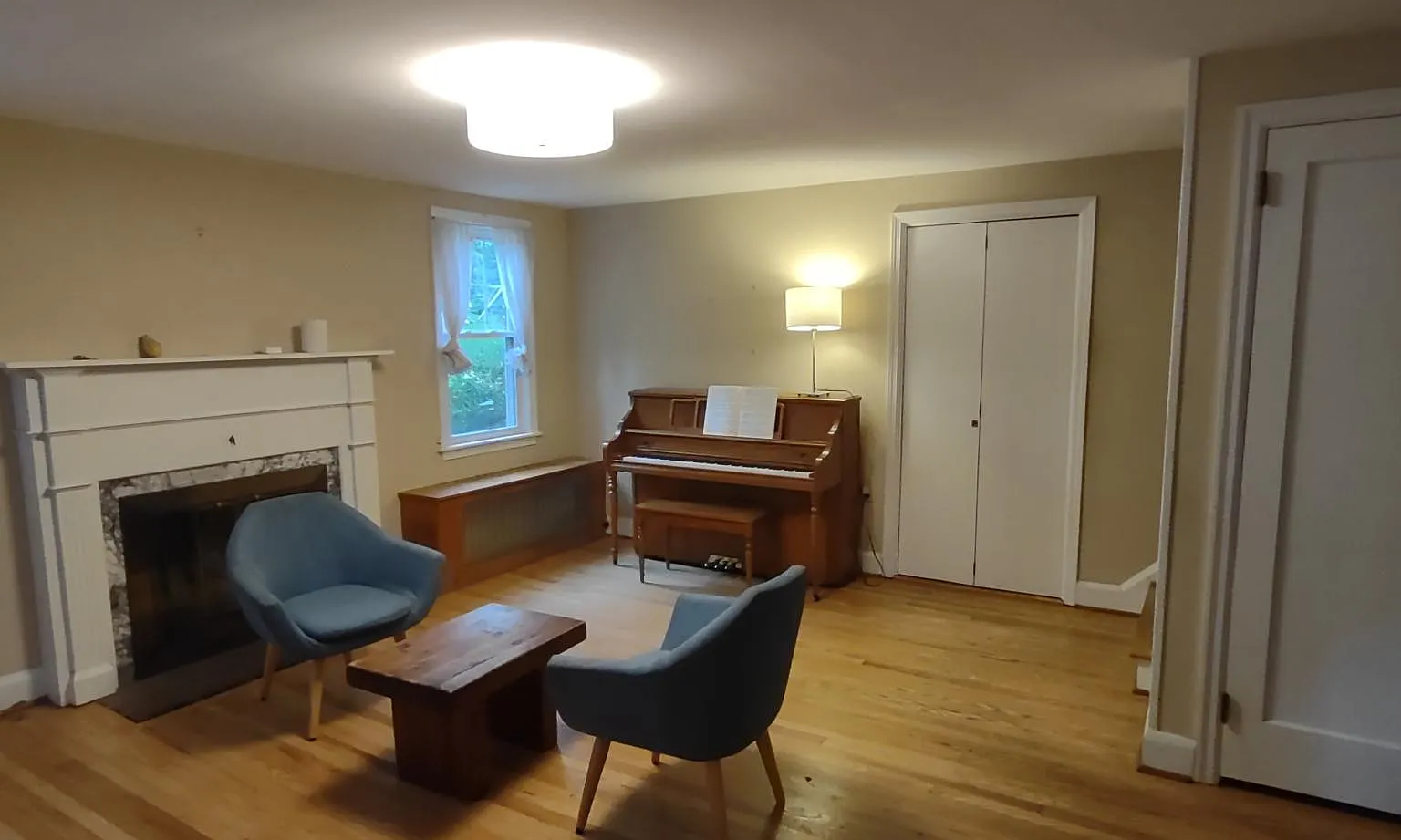 3 bed, 1948 sqft, $2,400 — Photo 2
