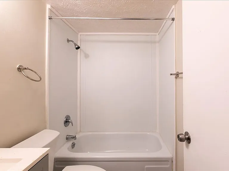 2145 Harrison Ave #17 — Photo 5