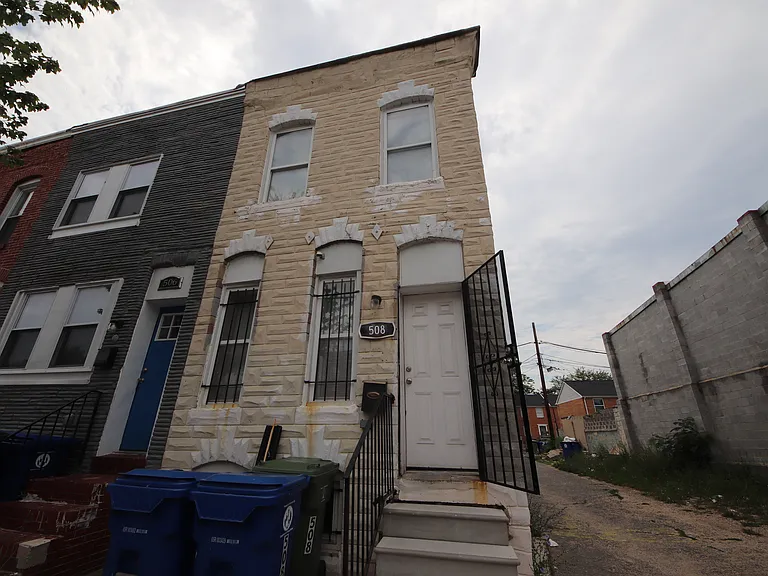 N Montford Ave — Photo 1
