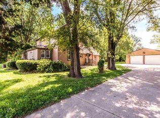 21295 Tullamore Rd, Delavan, IL 61734