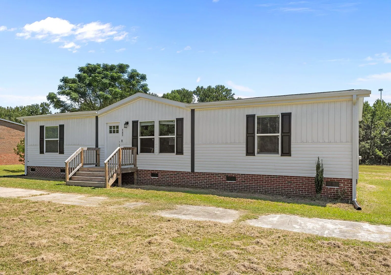 New build home on a spacious lot! — Photo 3
